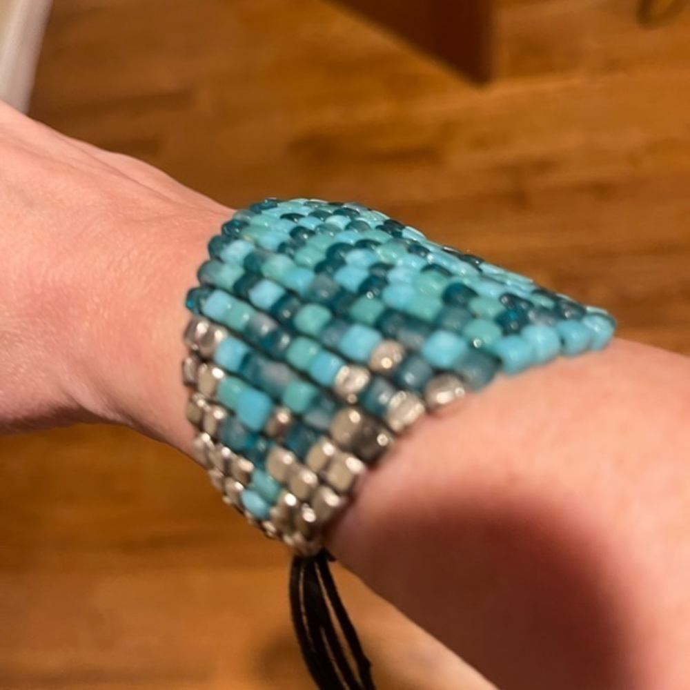 Kenneth Cole turquoise and silver beaded pull‎ bracelet